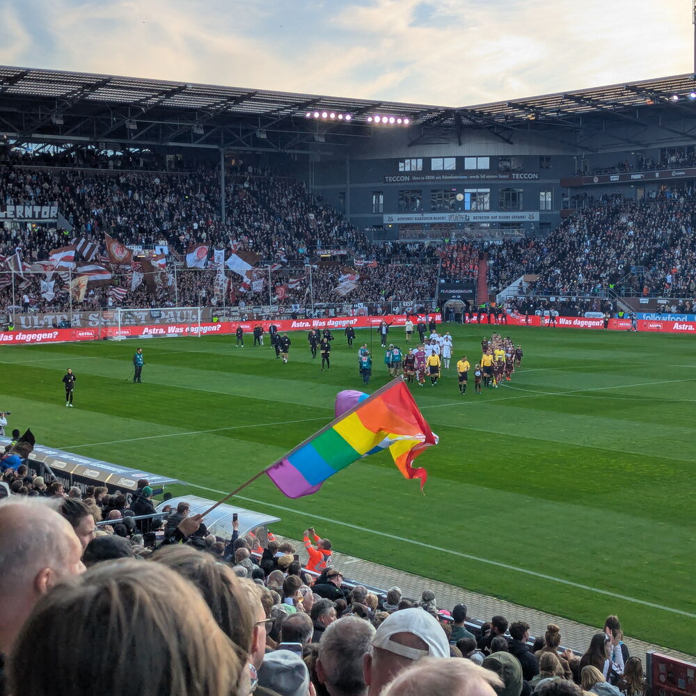 FC St. Pauli : Bayer 04 Leverkusen - 20.04.2025 - Mannschaftseinlauf